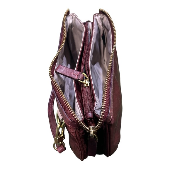 Tumi Vienna Voyageur Wristlet Triple compartment Clutch Burgundy. - Picture 2 of 5